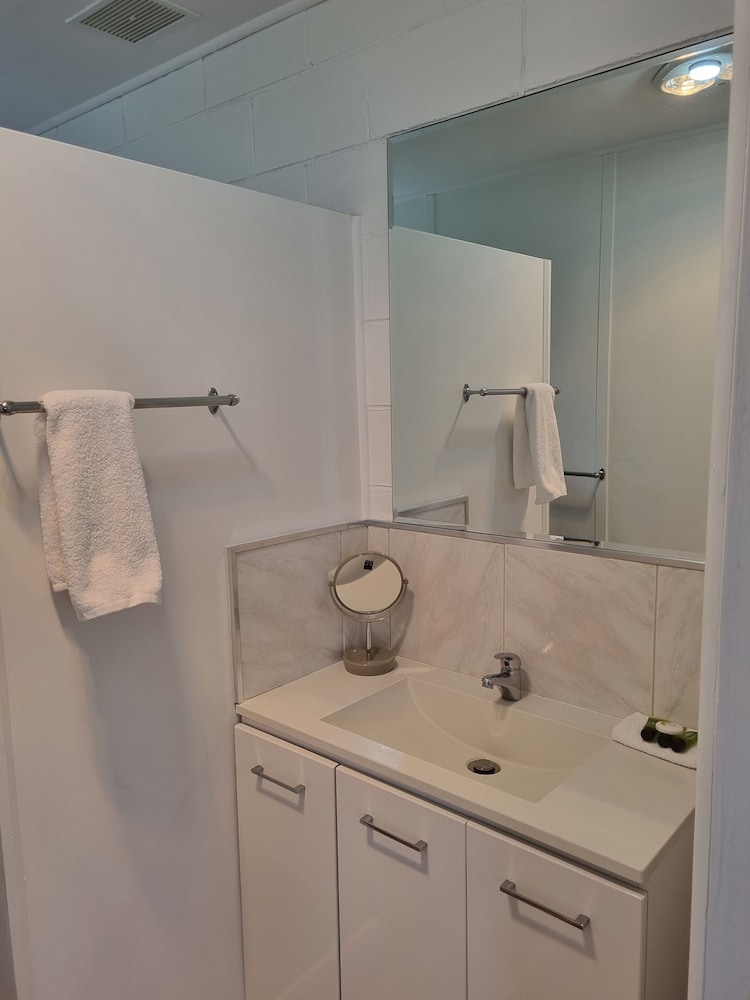 Georges Bay Apartments 49/50