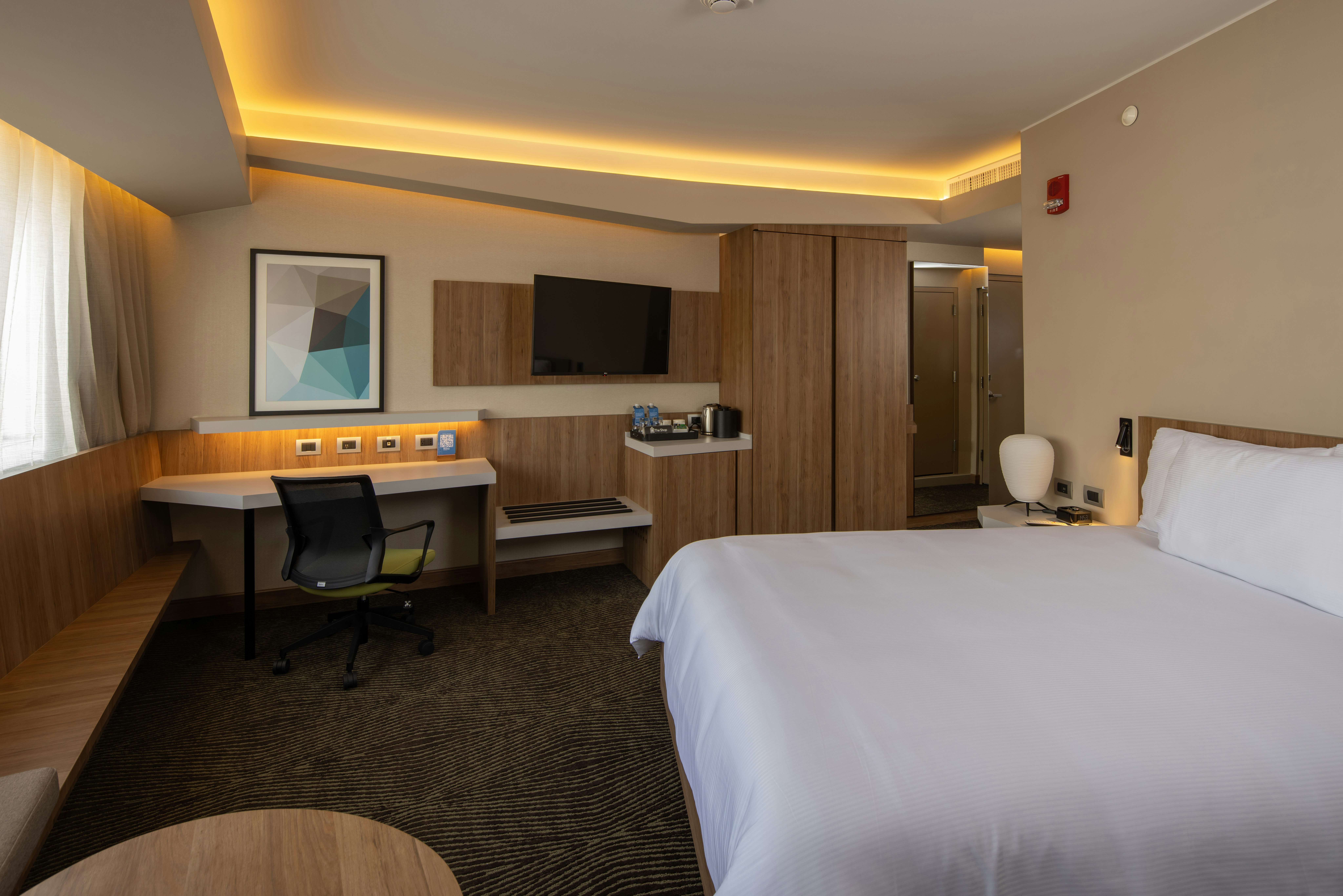 ROOM, QUEEN BED, ACCESSIBLE