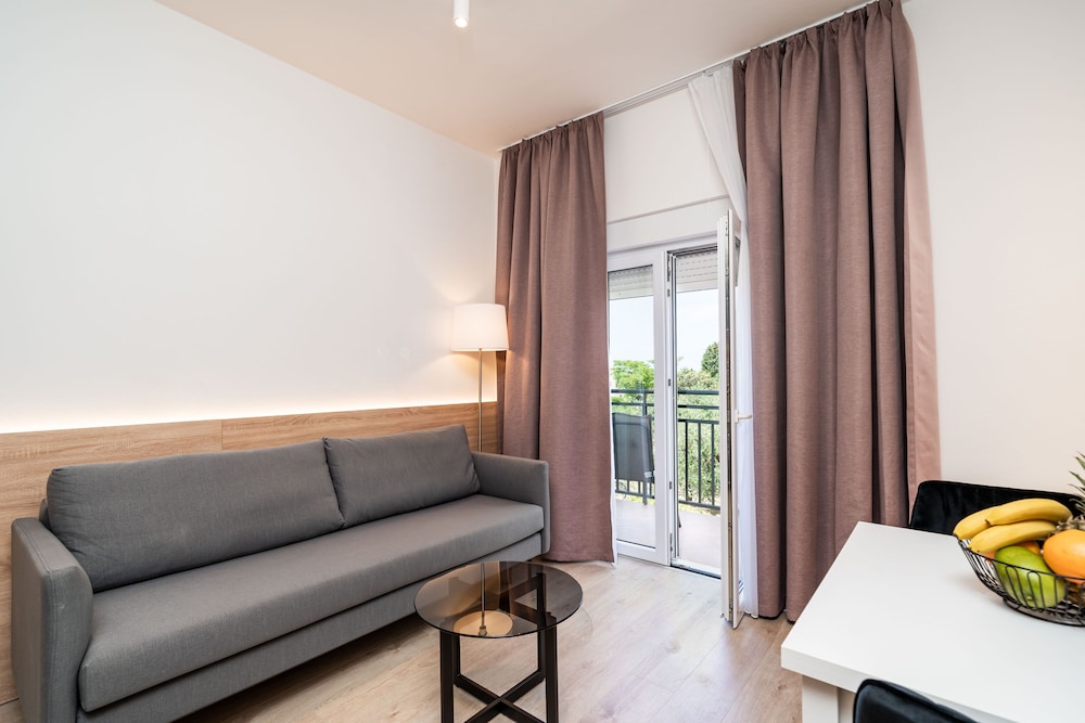 Bacan Serviced Apartments 45/64