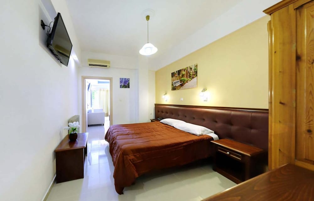 Gouvia Hotel 8/24