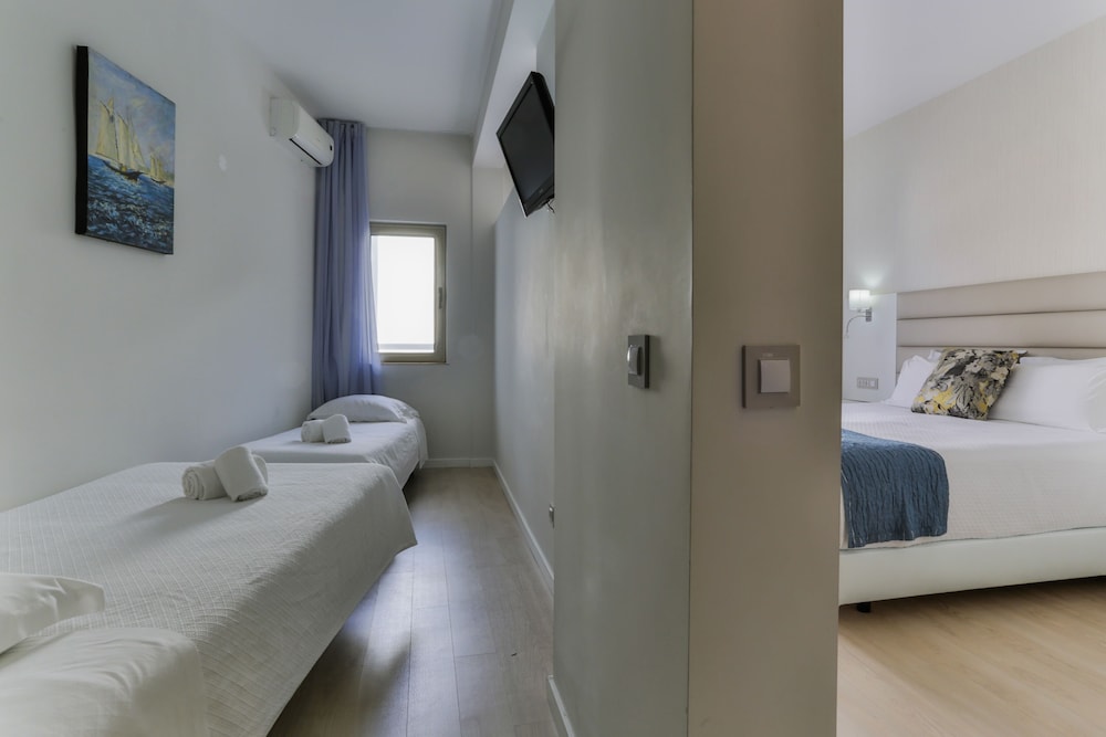 Carvi Beach Hotel 26/78