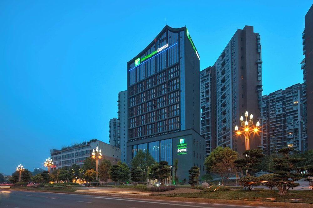 HOLIDAY INN EXPRESS LESHAN CITY SQUARE 2/43