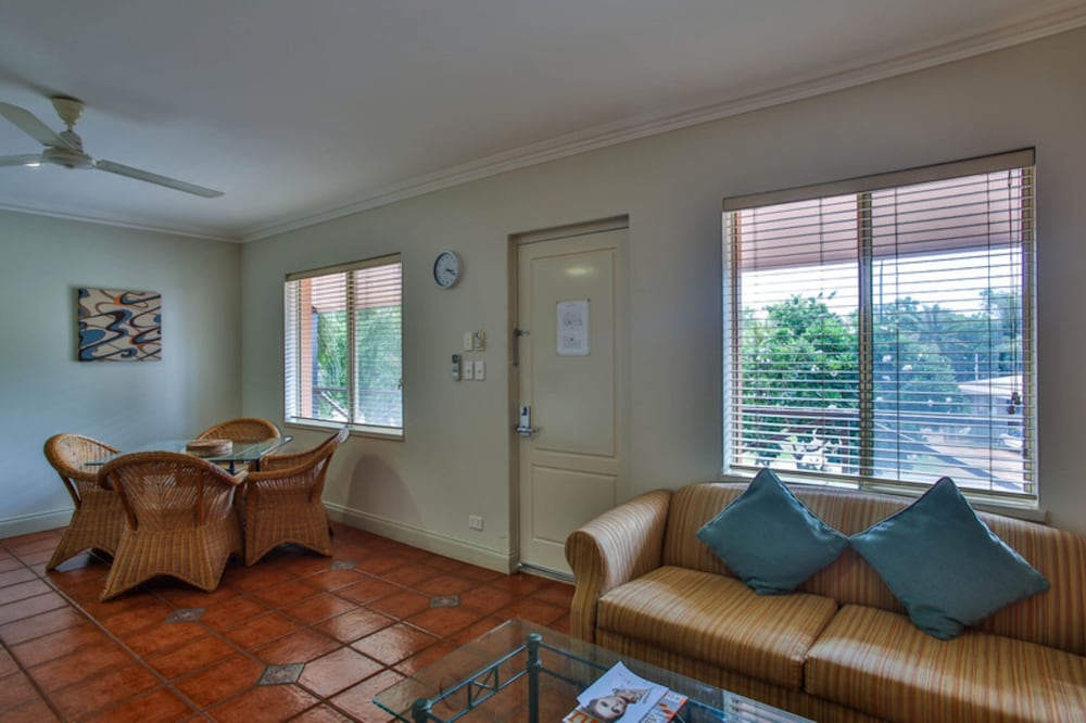 Moonlight Bay Suites 23/41