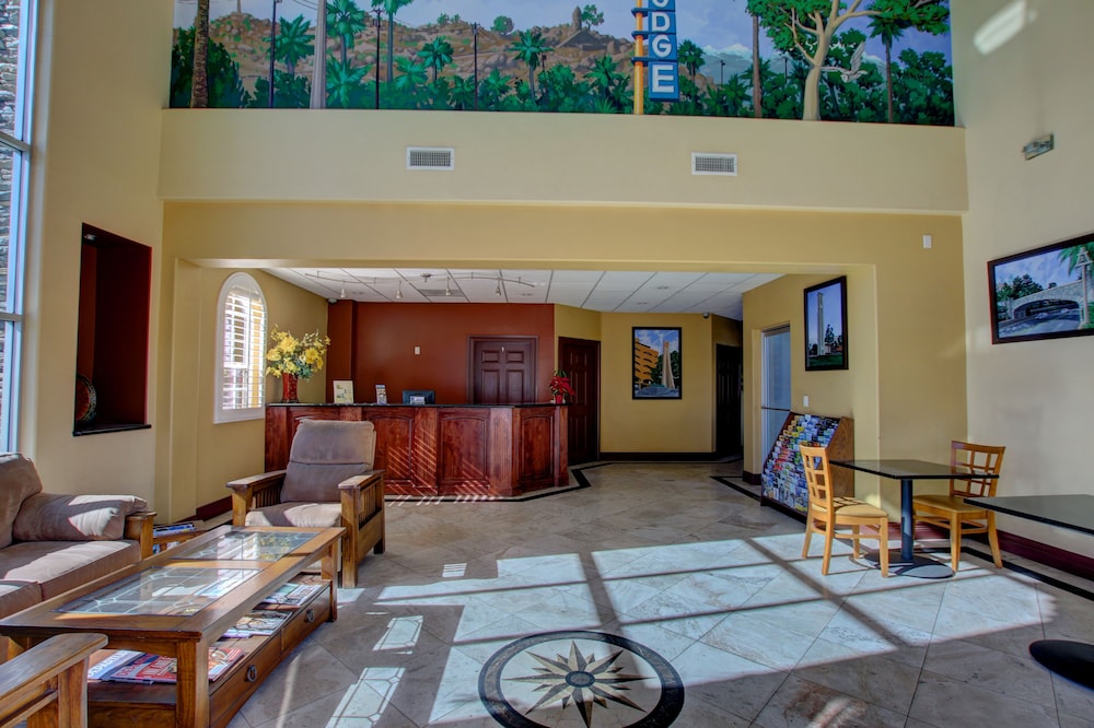 Thunderbird Lodge in Riverside 11/44