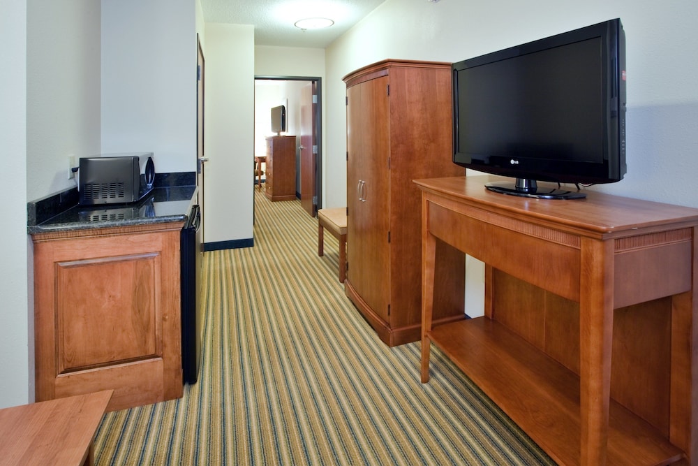 Holiday Inn Express Hotel And Suites Fredericksburg 6/44