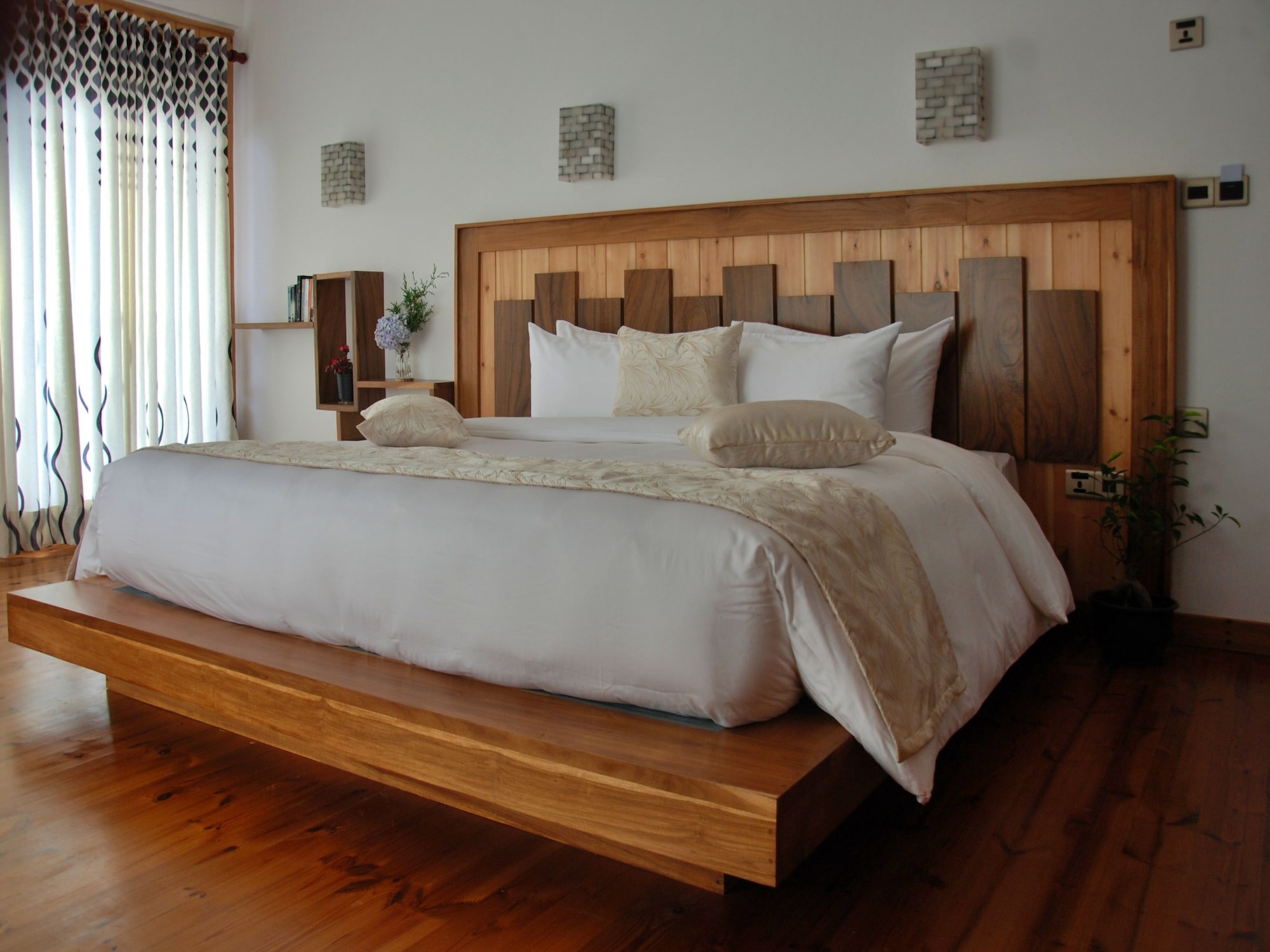 SIGNATURE, KING BED, MOUNTAIN SIDE, MOUNTAIN VIEW