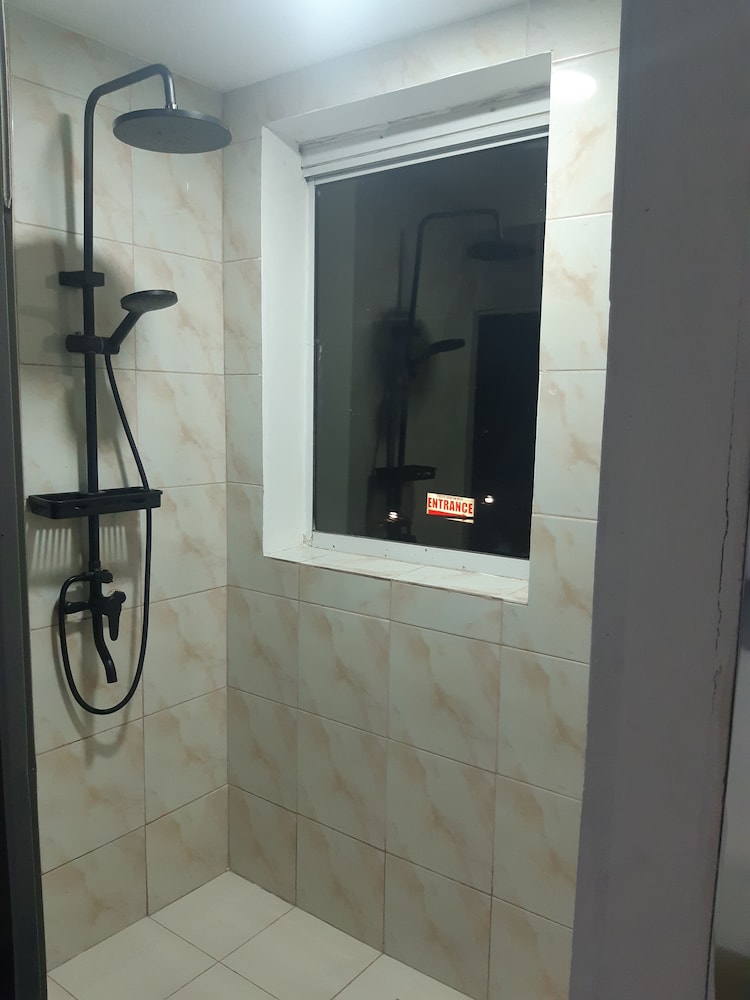 999 Hotel 36/36