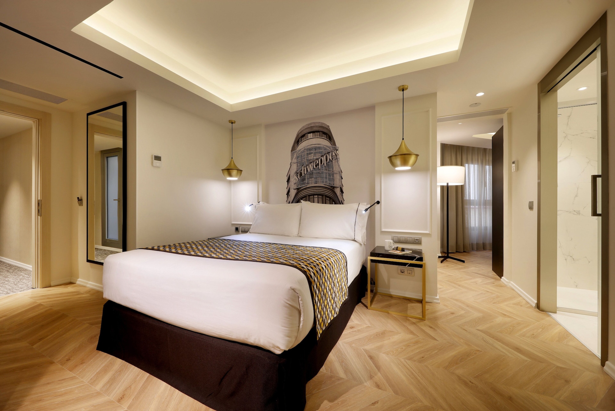 ROOM, DOUBLE OR TWIN BED