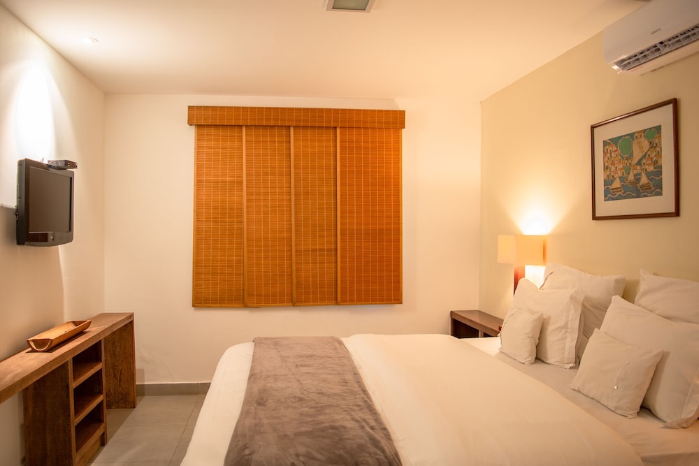 TRADITIONAL, DOUBLE OR TWIN BED