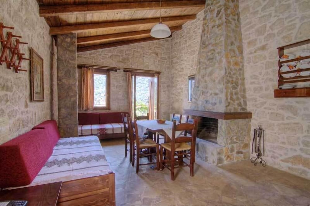 STONE VILLAGE 28/53