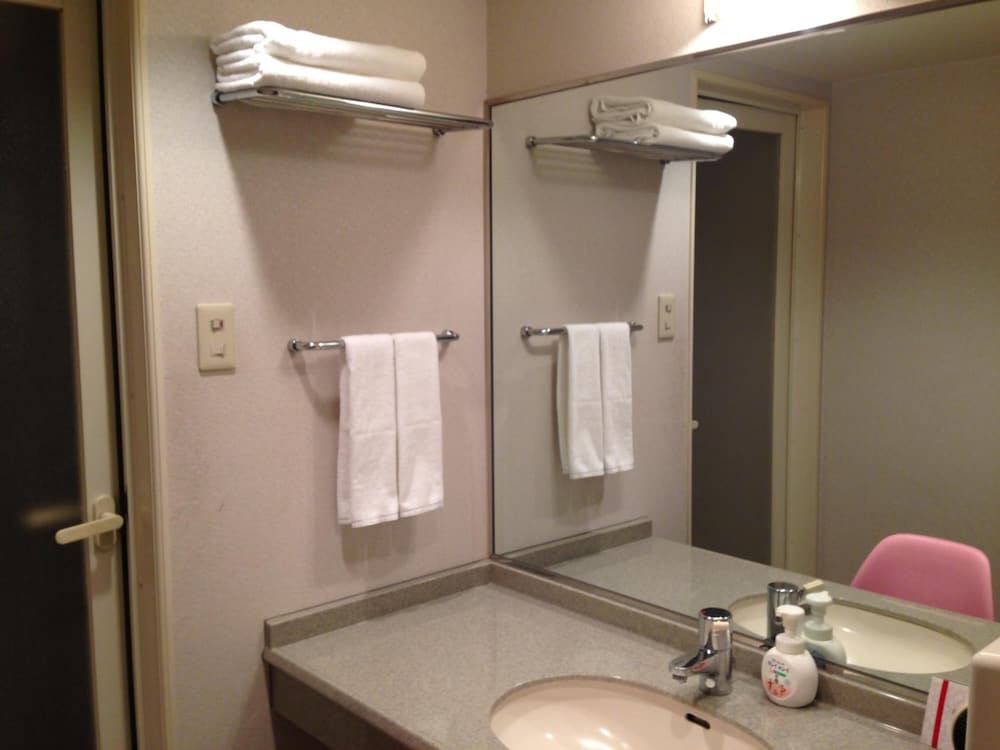 Creston Hotel 7/37