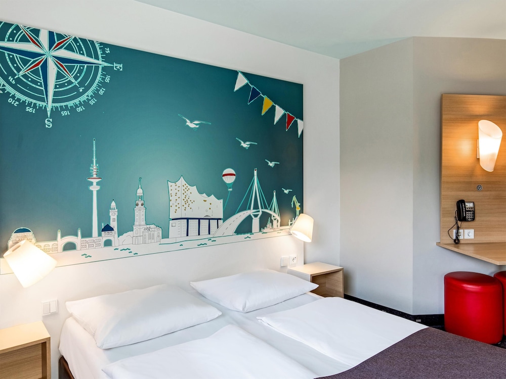 ROOM, QUEEN BED