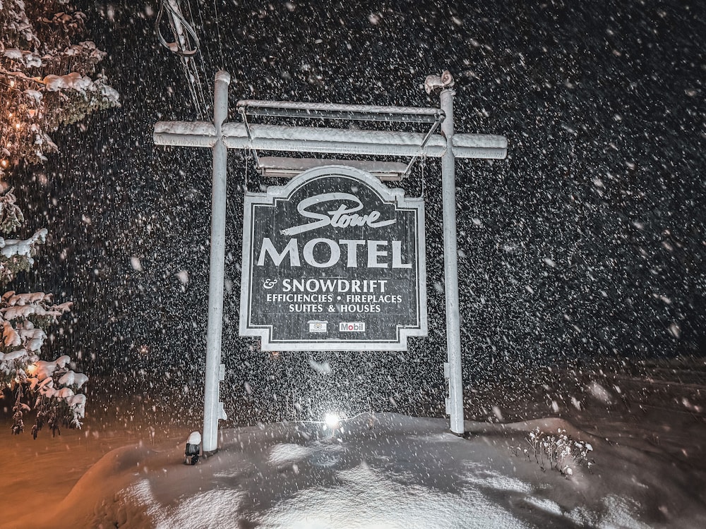 Stowe Motel Snowdrift 1/65