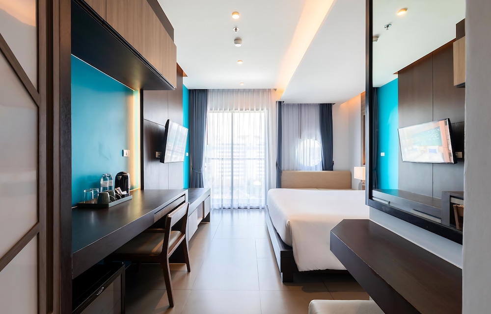 The Marina Phuket Hotel 53/54