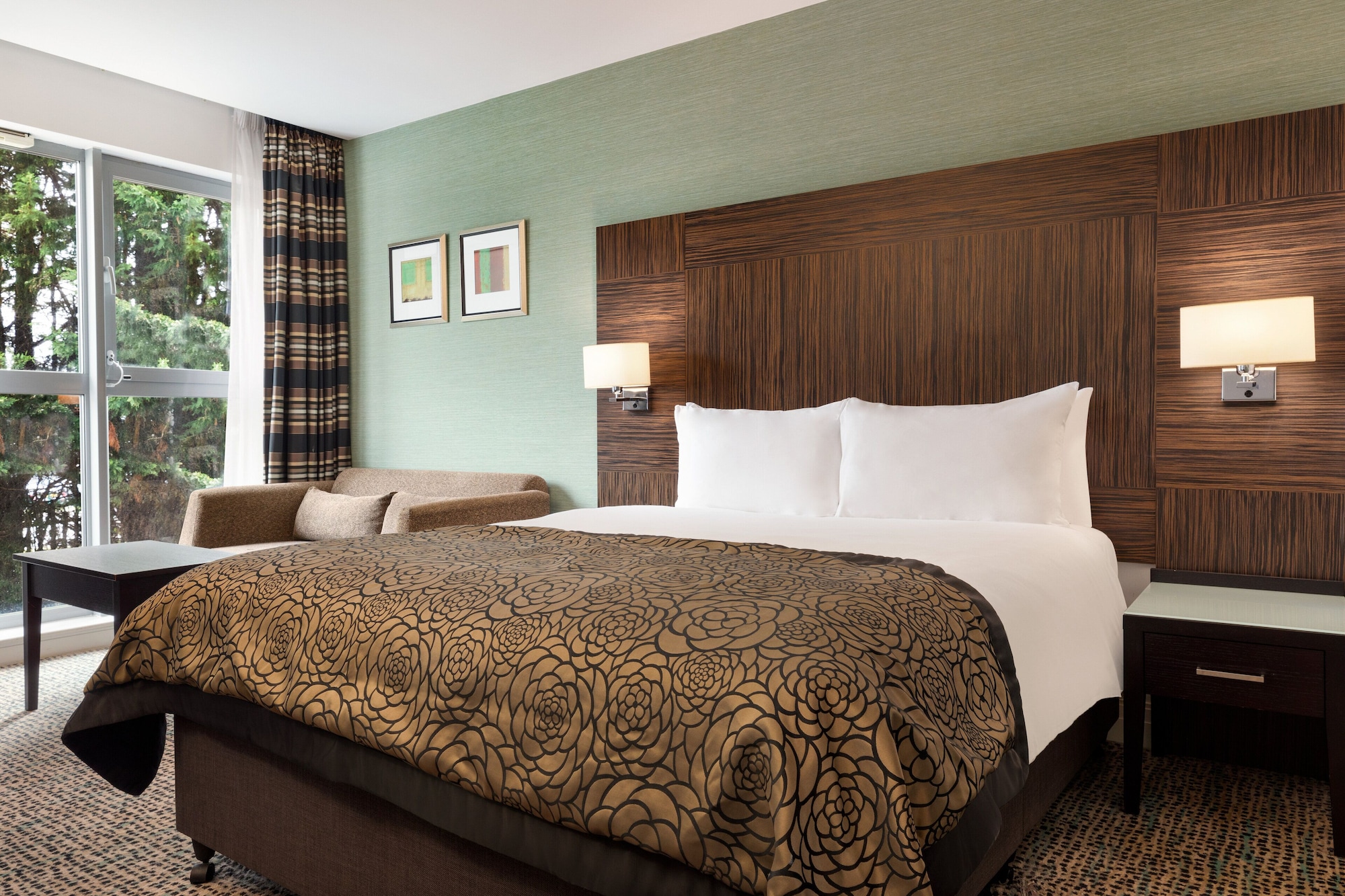 Premium, Queen Bed, Sofa, Holiday Inn Birmingham Airport 4/7