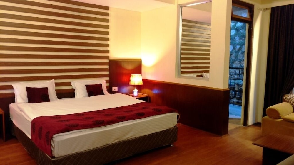 Maya Inn 14/70