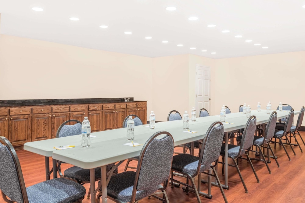 Days Inn By Wyndham Americus 23/31
