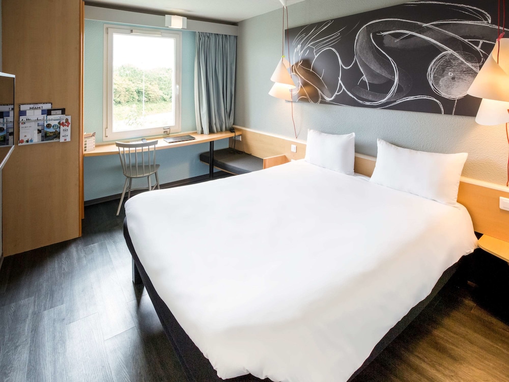 IBIS CHERBOURG LA GLACERIE 24/77