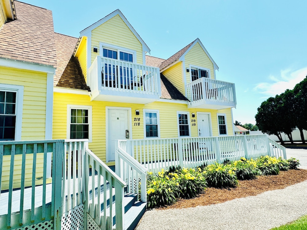 Blue Spruce Motel & Townhouses 2/43