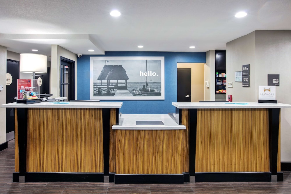 Hampton Inn and Suites Hermosa Beach 10/43
