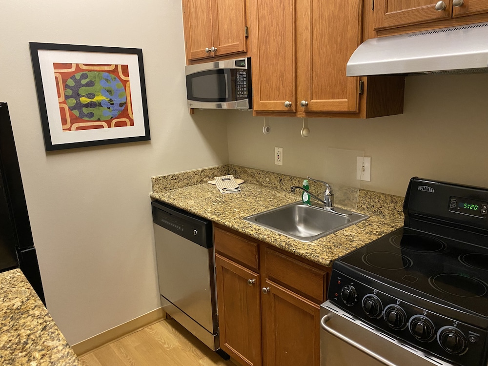 MainStay Suites Middleburg Heights Cleveland Airport 30/42