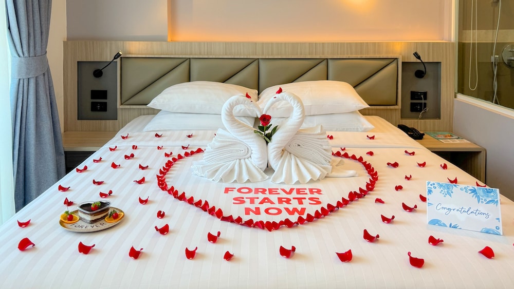 Deluxe, King Bed, City View, Balcony, Clarian Hotel Beach Patong 10/10