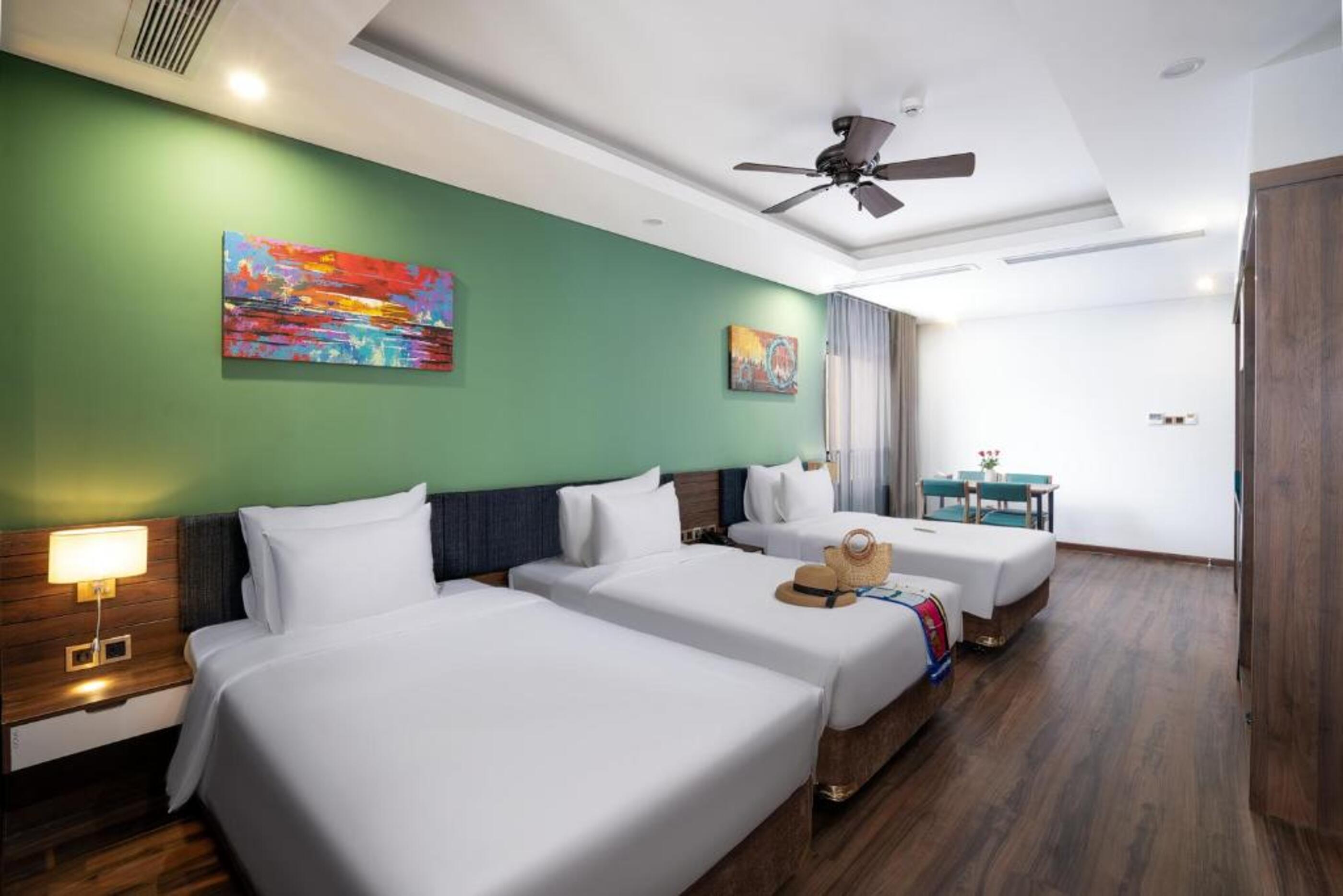Room, Triple, City View