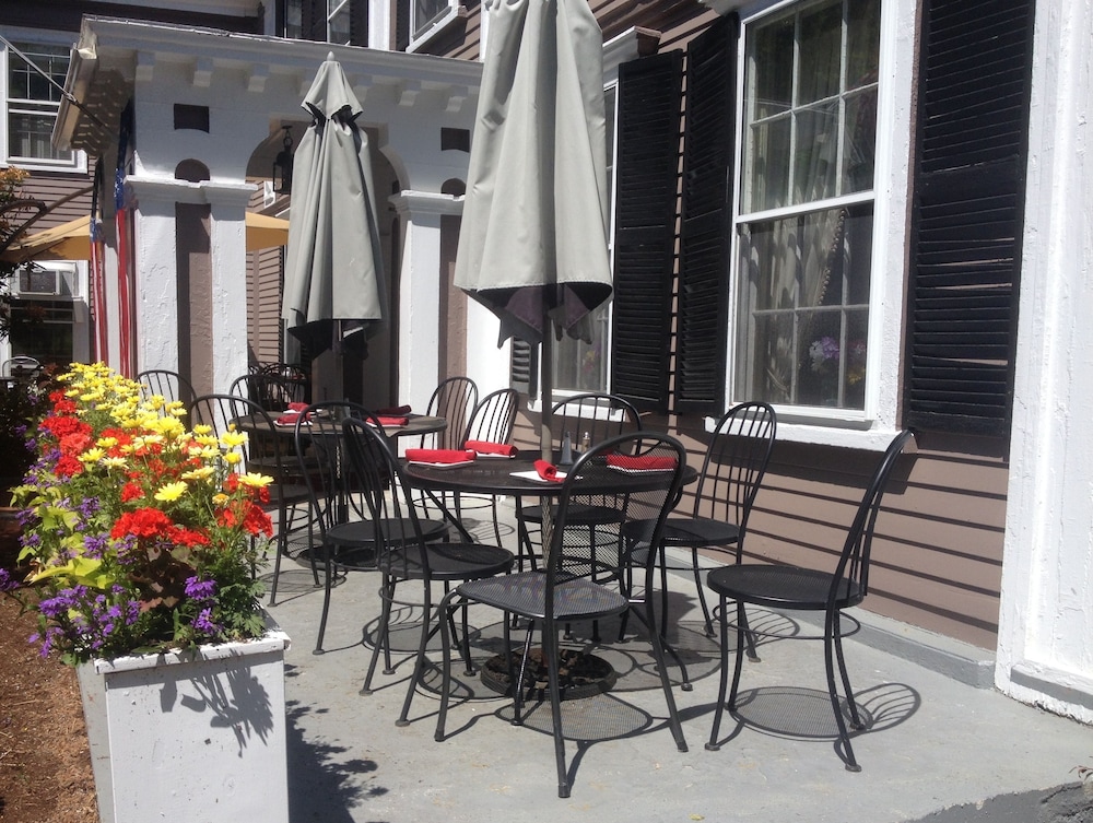 Concord S Colonial Inn 24/30