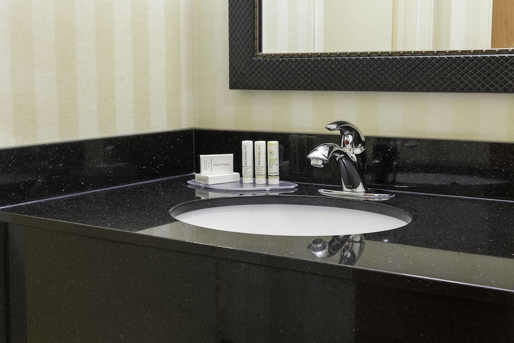 Fairfield Inn Suites Fargo 34/34