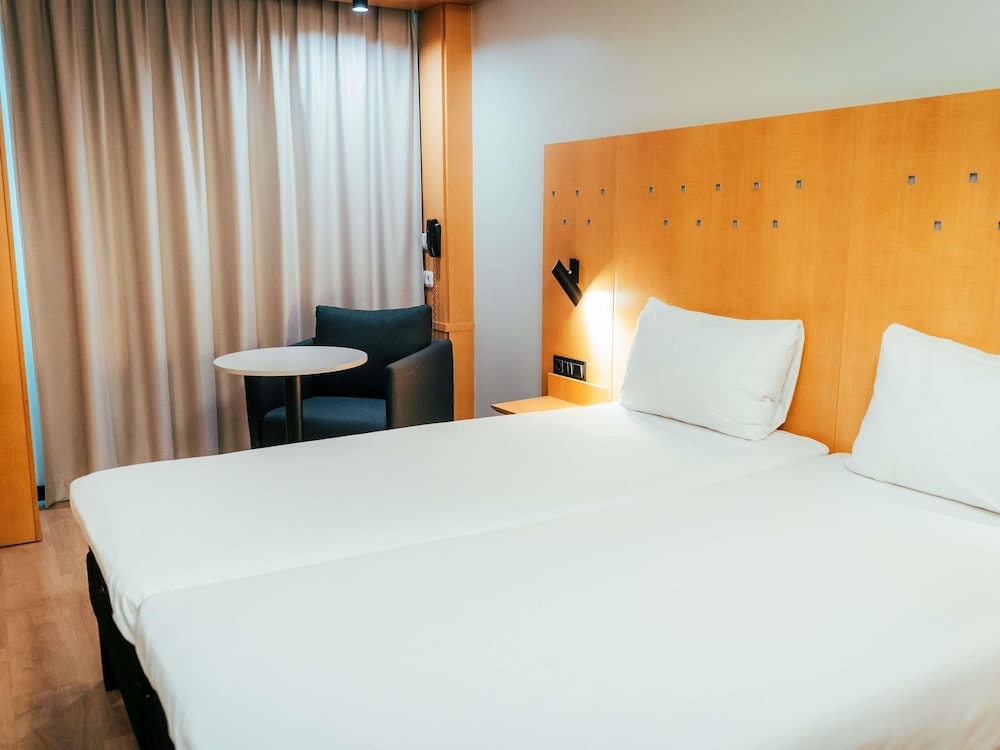 ibis Madrid Alcala de Henares La Garena 10/50
