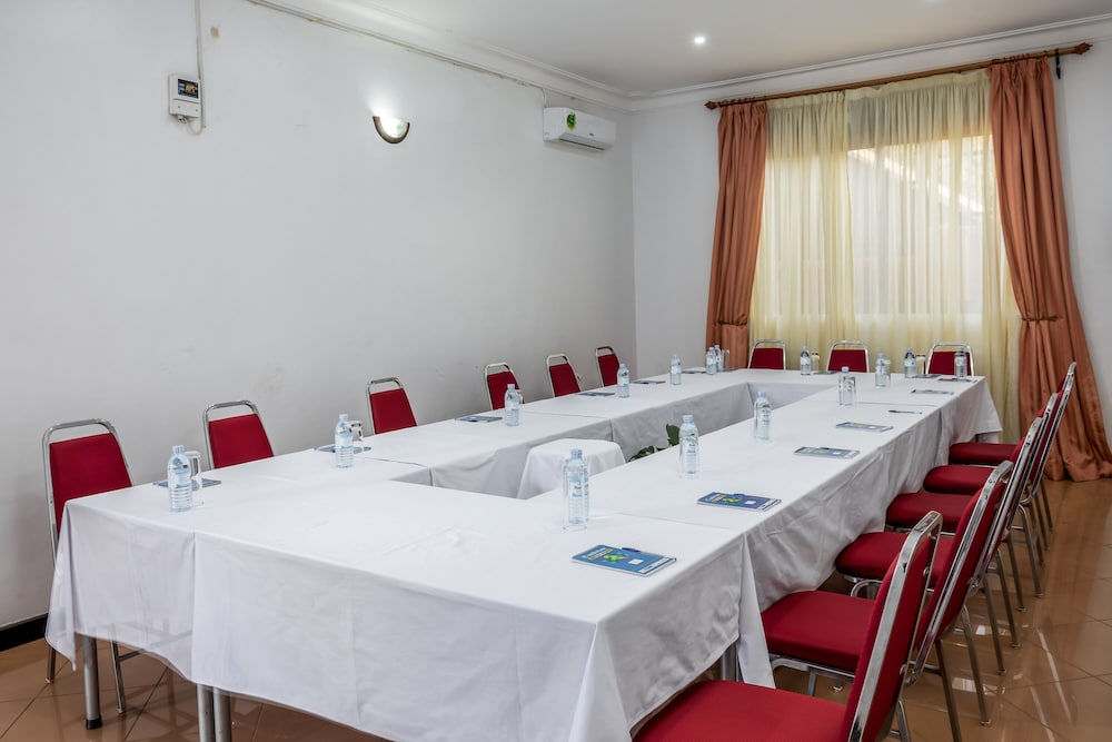Entebbe Travelle'rs Inn 42/50