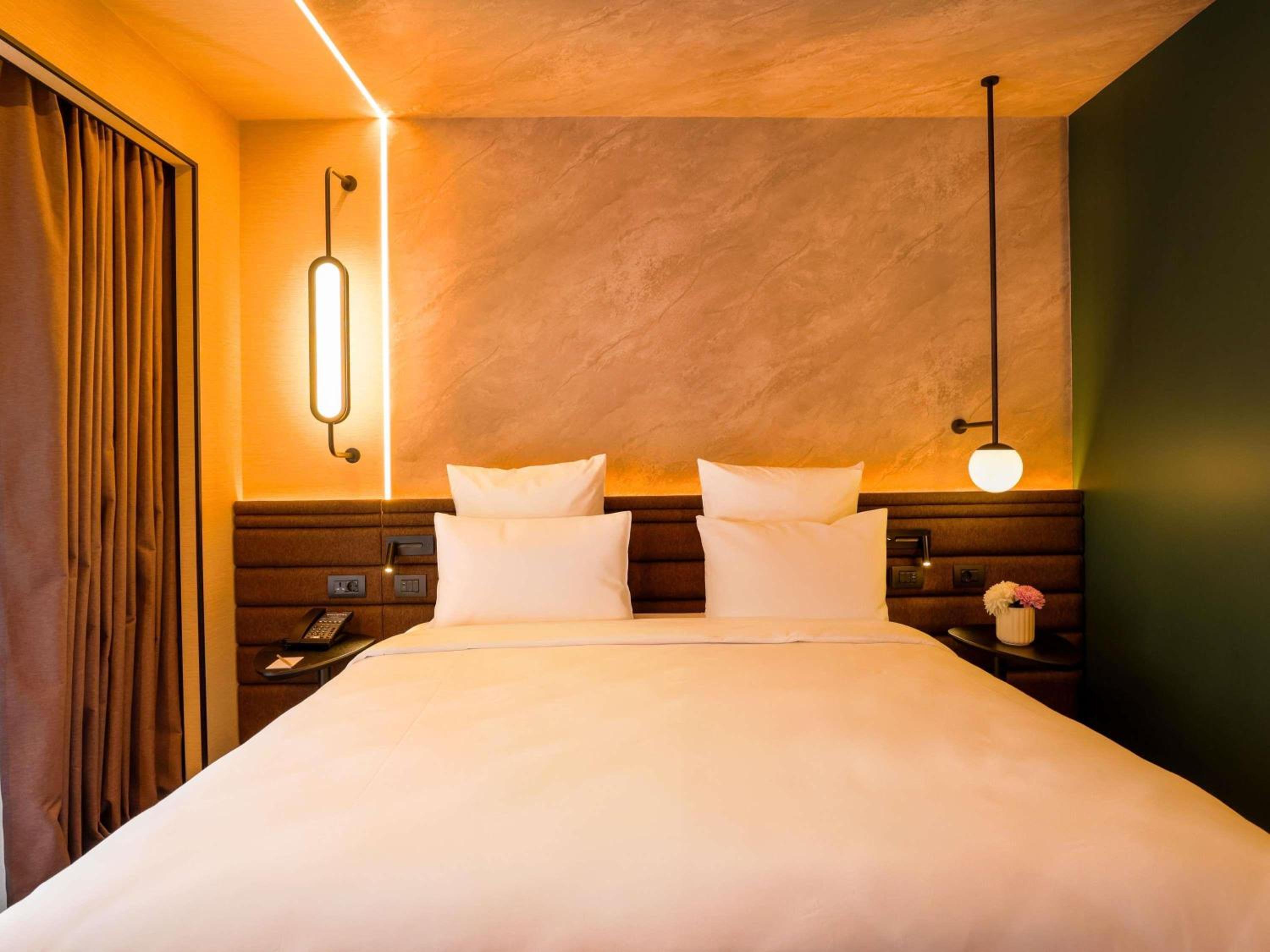 STANDARD, DOUBLE BED