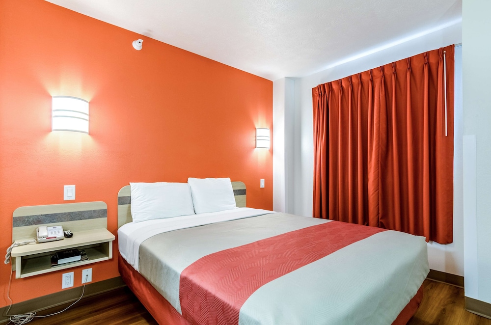 Motel 6 Kearney, NE 33/54