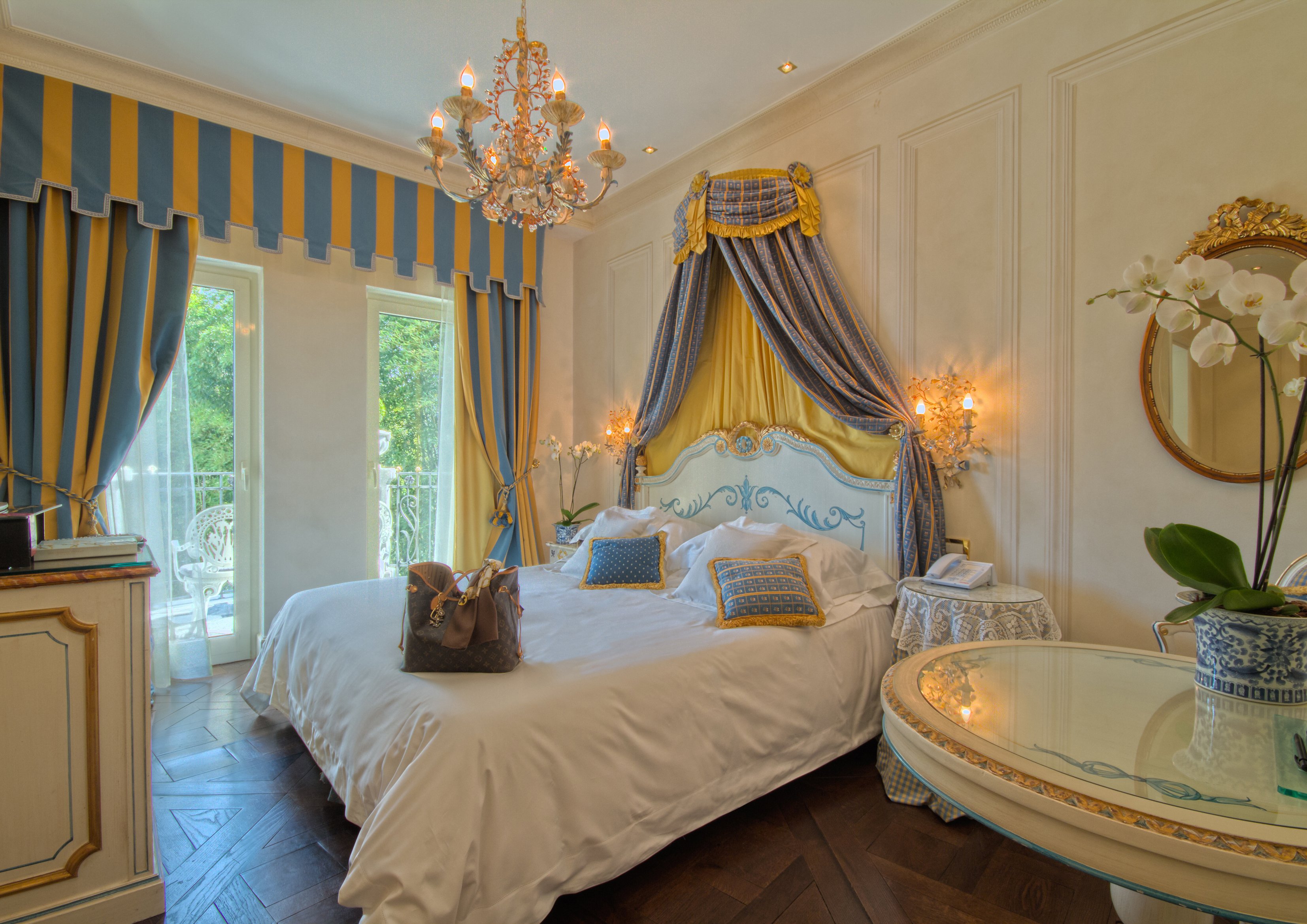Deluxe, Double Bed, Lateral Side Lake View