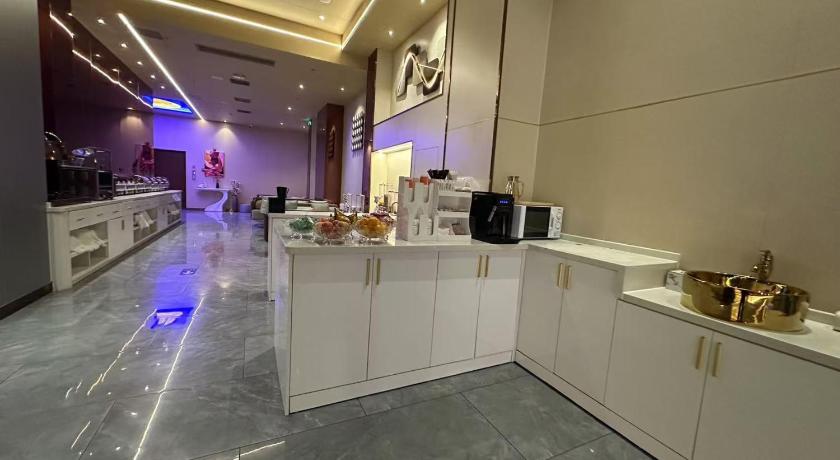 Dequan Luxury Hotel (Chaoyang High speed Railway Station Shilibao Subway Station Branch) 7/50