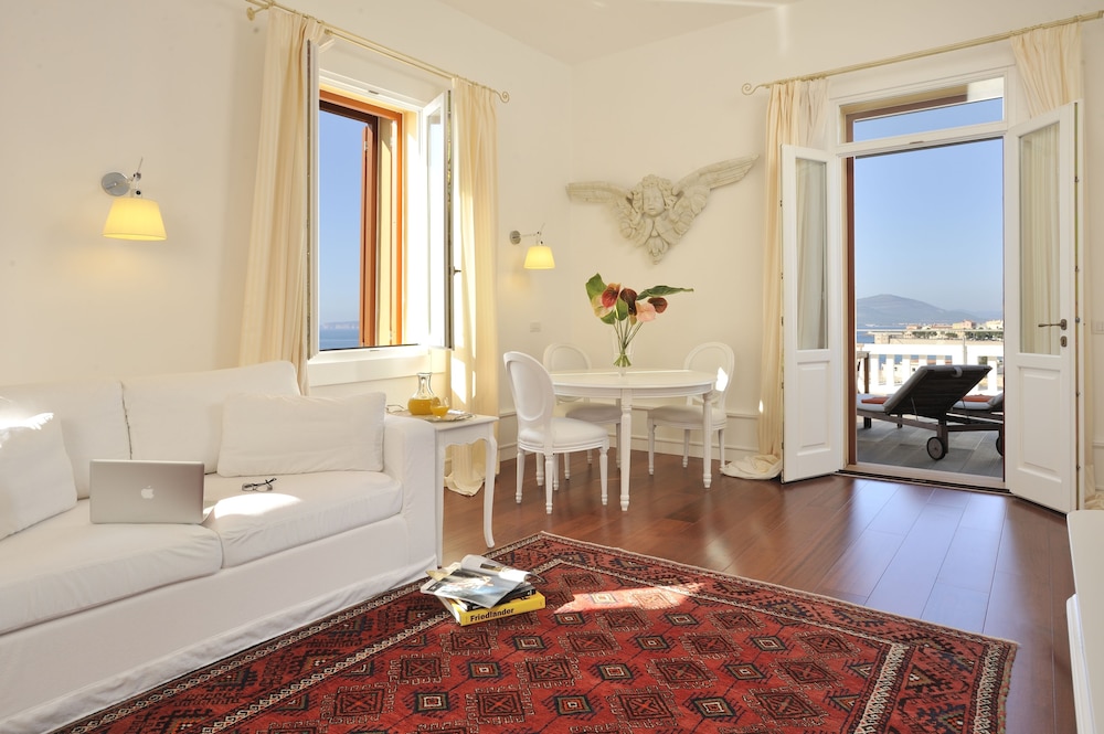 Villa Las Tronas 32/50