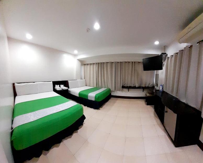 Park Avenue Residence Inn &amp; Suites 8/27