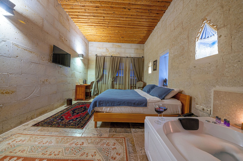 Kapalos Cave Hotel 9/47