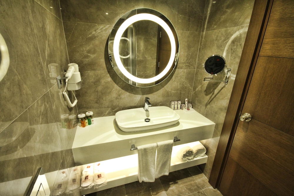B Business Hotel & Spa 30/53