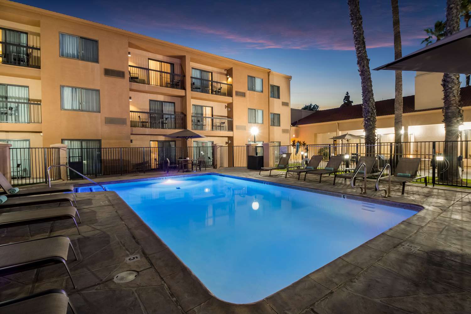 Sonesta Select Huntington Beach Fountain Valley 36/38