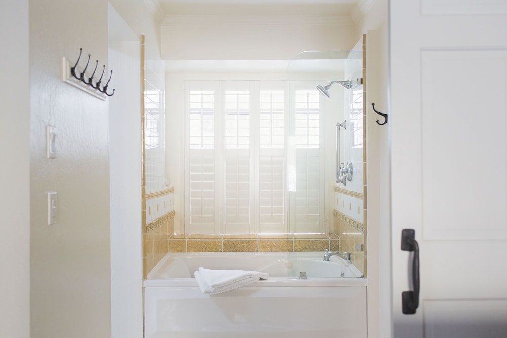 FARMHOUSE INN 50/50