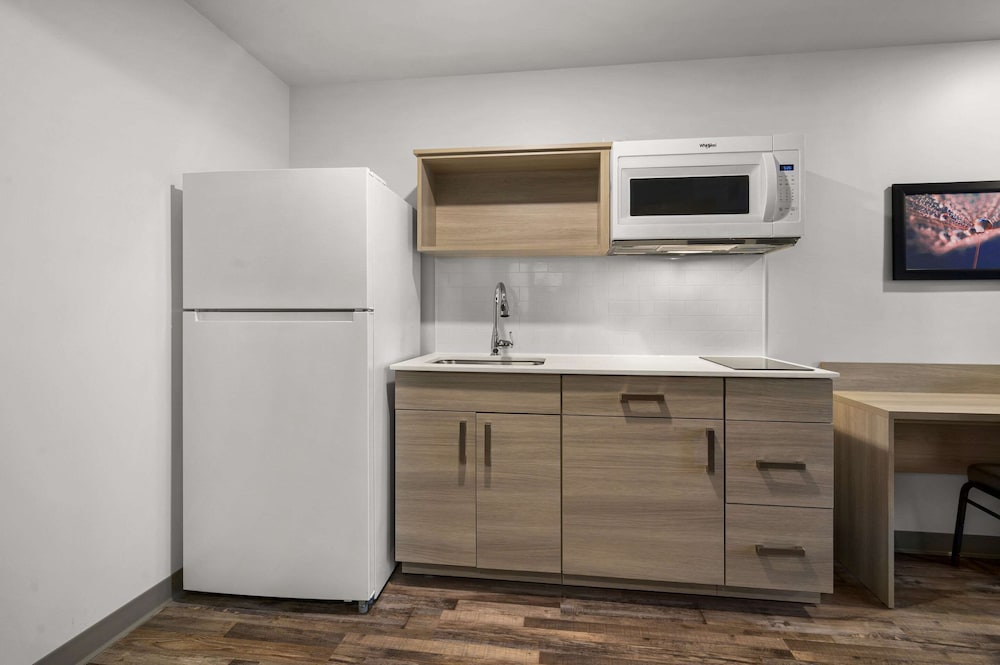 WoodSpring Suites Dearborn - Detroit 3/34