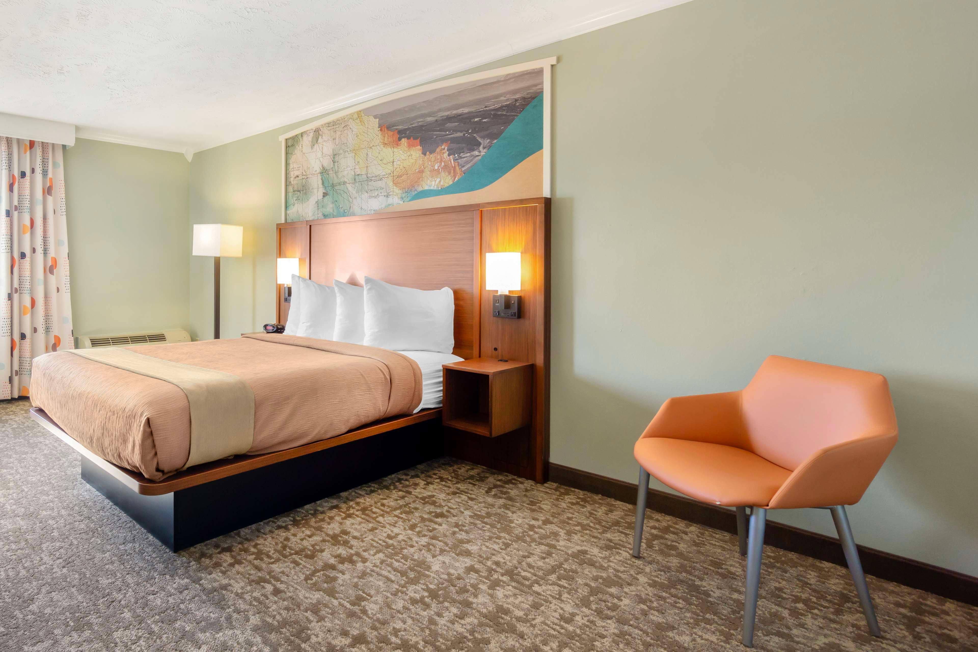 Room, Queen Bed, Exterior Entrance