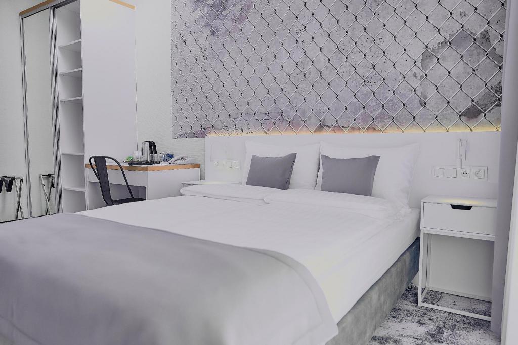 Room, French Bed