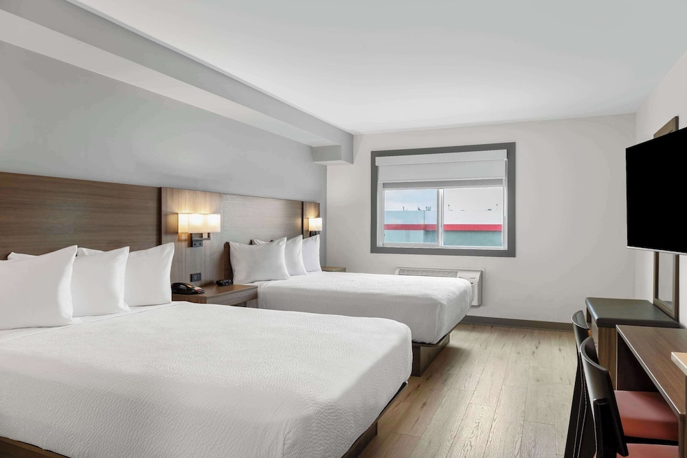 Efficiency, 2 Queen Beds, Kitchenette