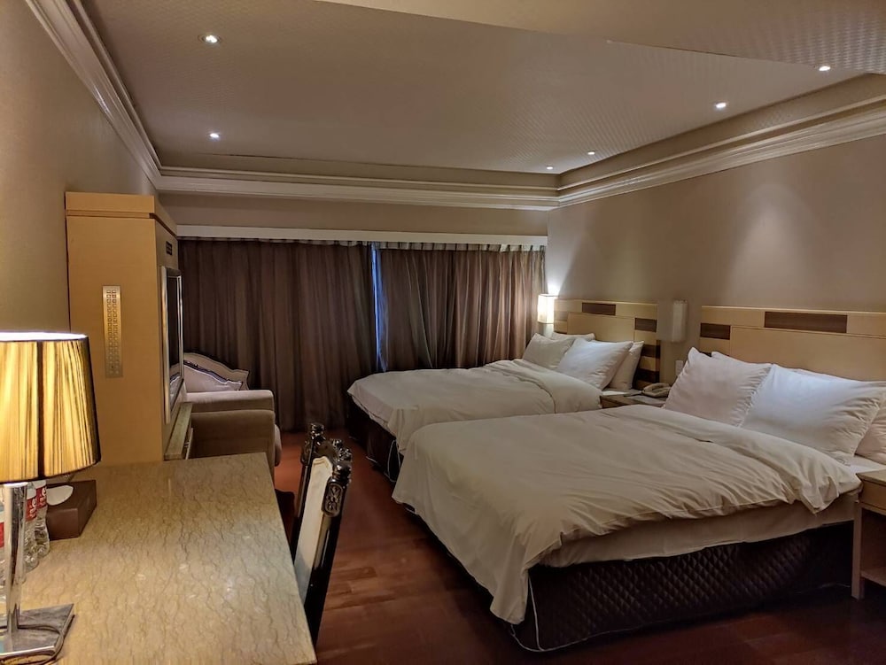 Erin Hotel 13/38
