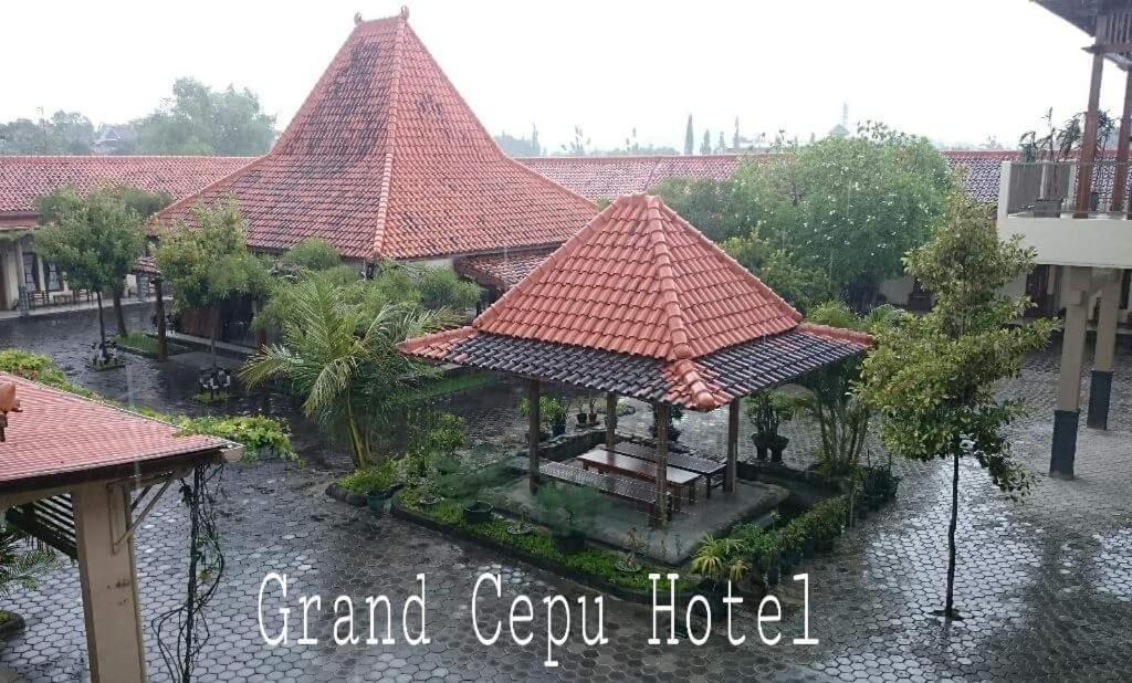 Grand Cepu Hotel 32/35