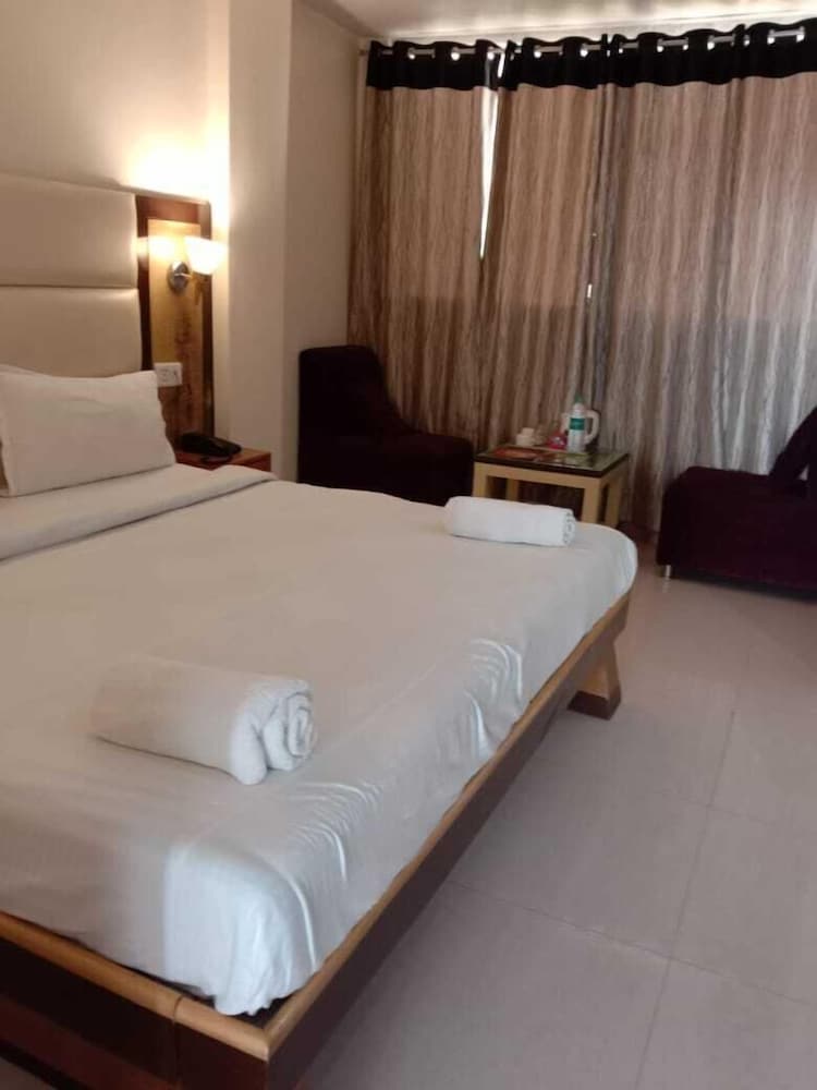 Hotel Ganesha Inn 11/50