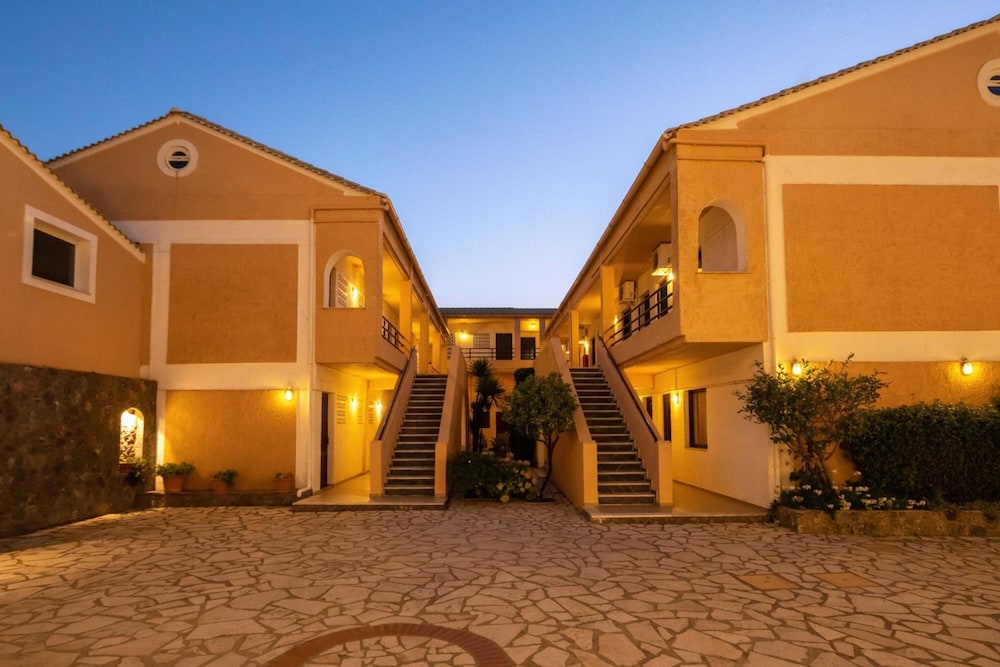 Rossi S Studios and Apartments 58/71