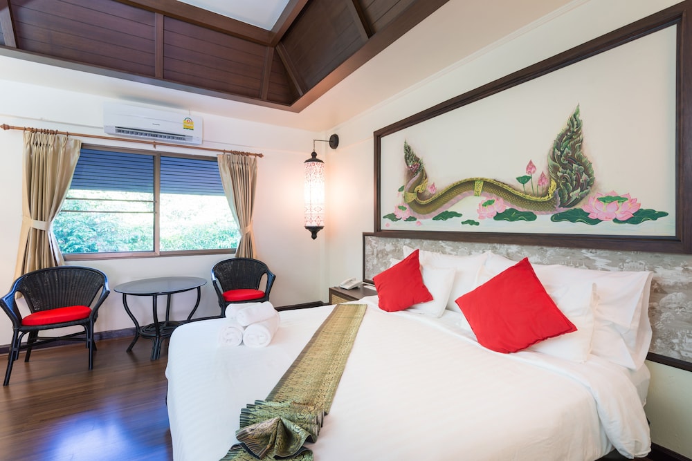 Nak Nakara Hotel 24/74